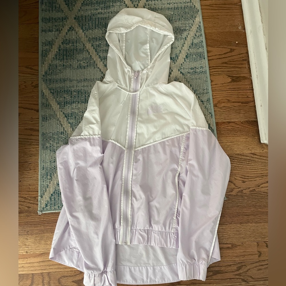 WOMEN'S NIKE SPORTSWEAR ESSENTIAL WINDRUNNER WOVEN JACKET (rare color)